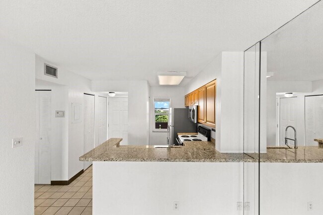 Building Photo - 2106 S Cypress Bend Dr