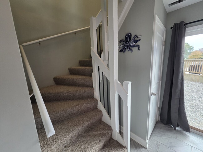 Building Photo - 3407 Venice Ave