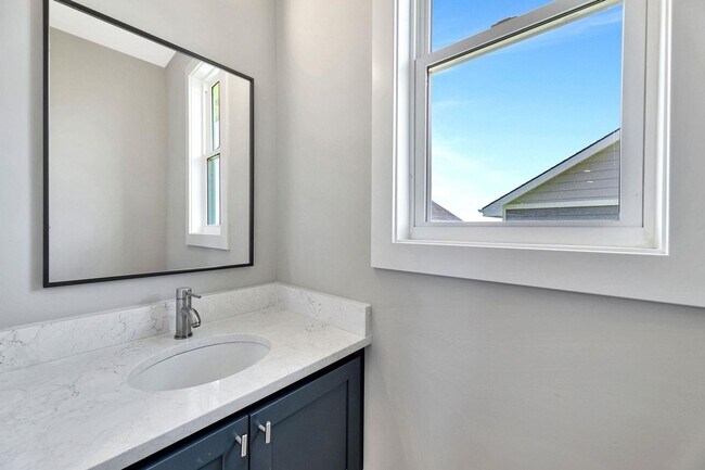 Building Photo - Victorian Charm Meets Modern Living in Mai...