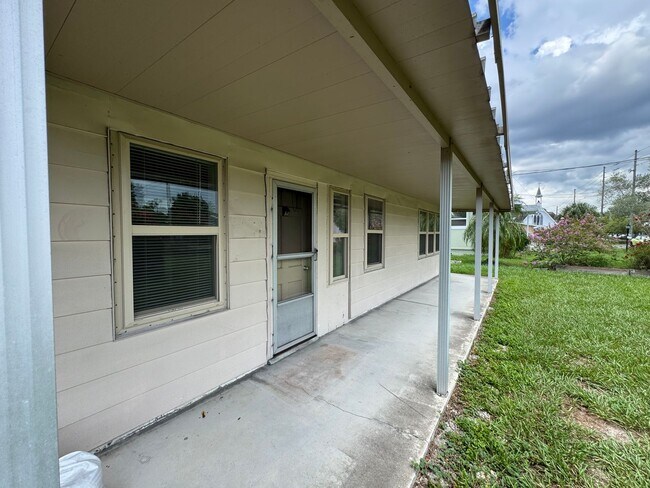 Building Photo - 304 N Rockingham Ave