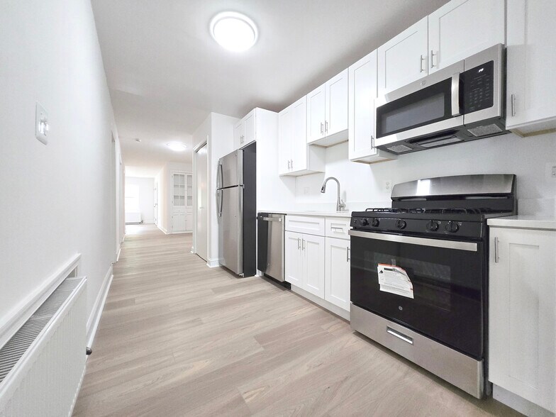 Building Photo - 4526 Avondale St