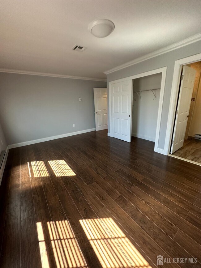 Building Photo - 570 Westport Ln