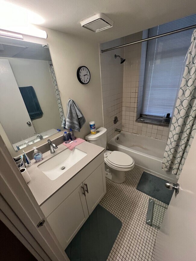 Building Photo - Welcome to Urban Elegance in the Heart of Historic Old City, Philadelphia