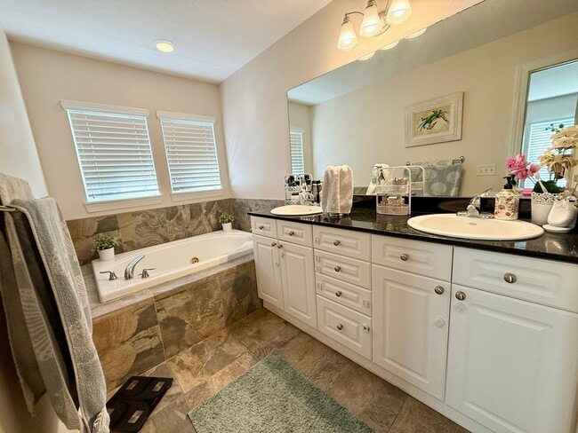 Building Photo - Carillon townhome in Gated Community