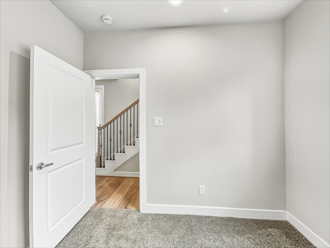 Building Photo - 10534 Executive Lake Dr