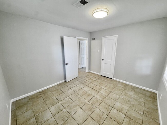 Building Photo - 1623 Harville St