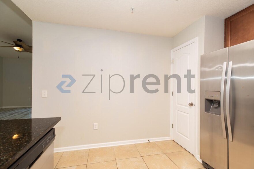 Building Photo - Unit 112