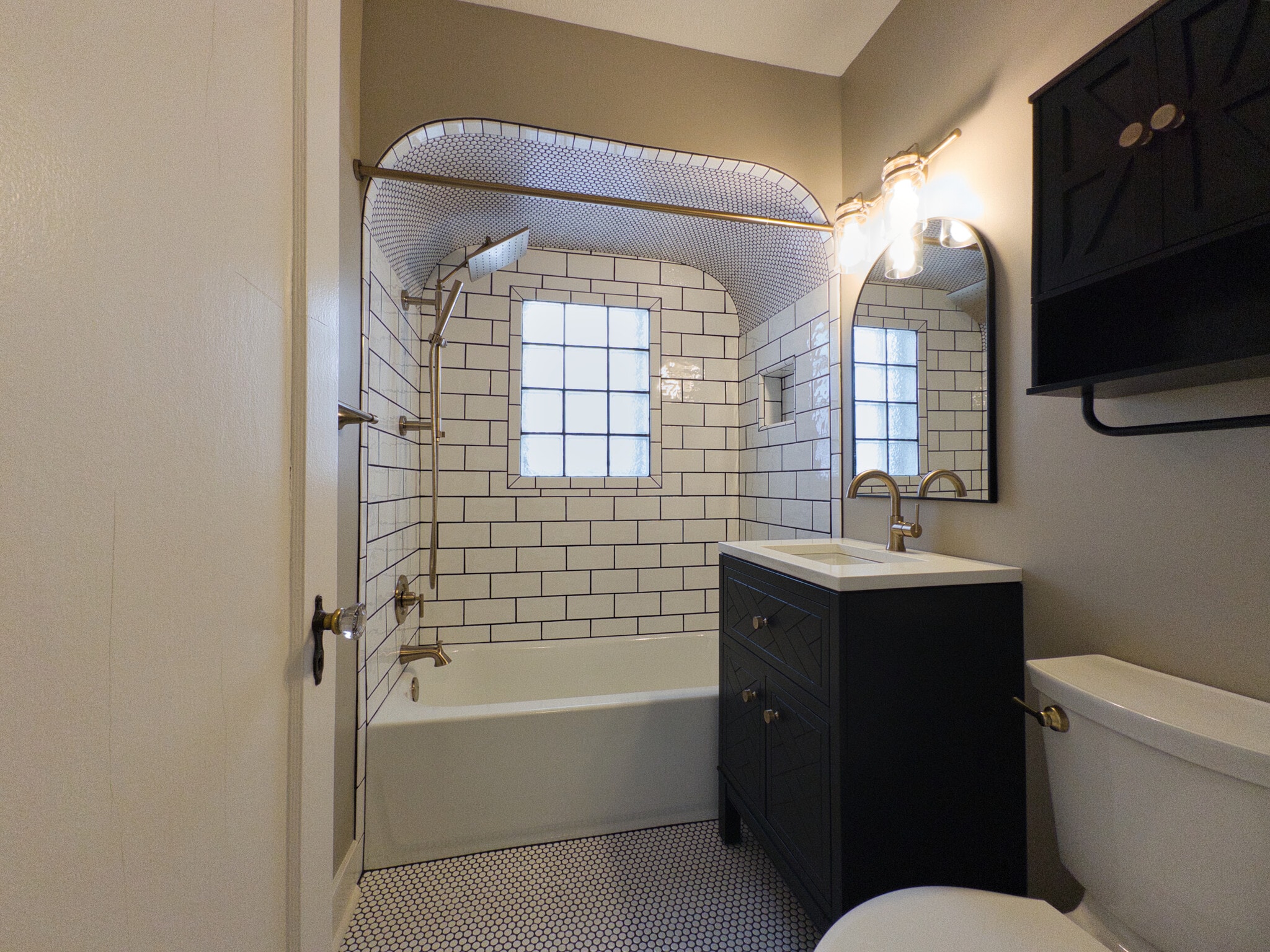 Building Photo - 483 E 8th Ave