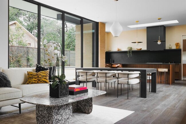 Building Photo - 2407 W 10th St