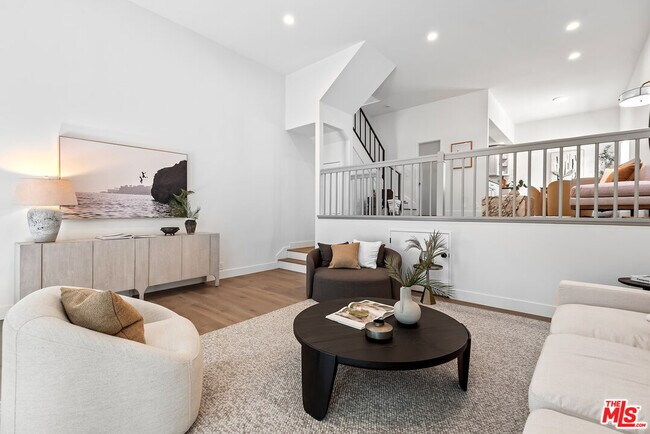 Building Photo - 3516 Vía Dolce