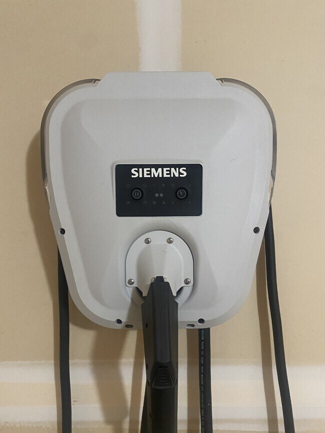 Building Photo - 1119 Burgess Dr