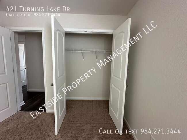 Building Photo - 421 Turning Lk Dr