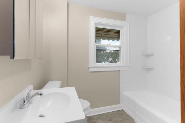 Building Photo - 1914 S Heights Ave