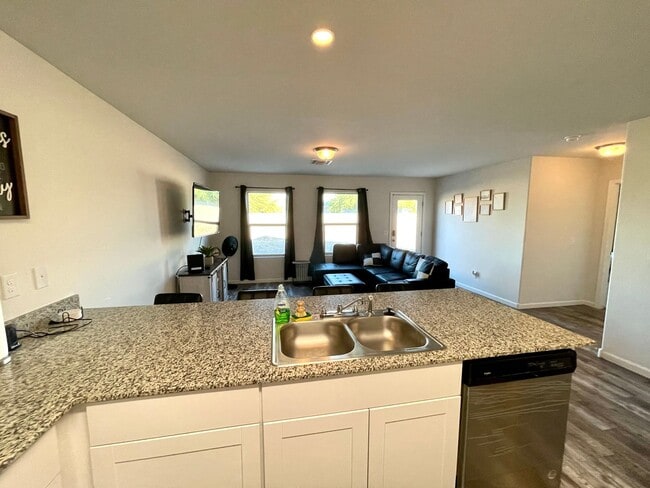 Building Photo - New 4 Bedroom Home in Bullhead City! AVAIL...