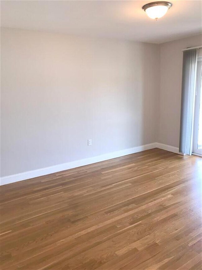 Building Photo - 131 Summer St