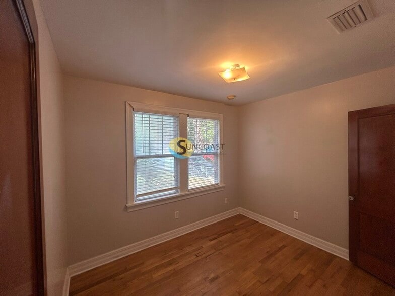 Building Photo - 353 W 68th St