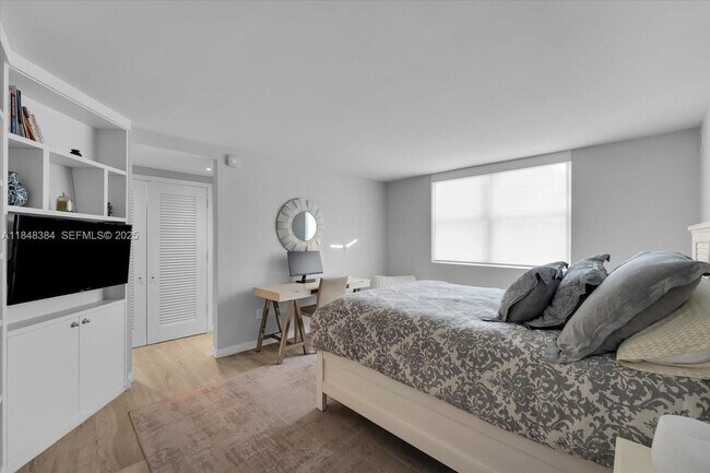 Building Photo - 600 Grapetree Dr