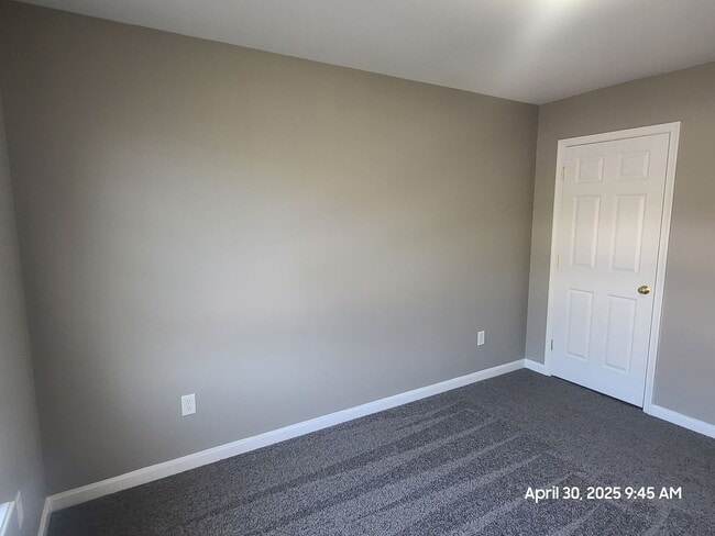 Building Photo - End Unit Town Home in Waynesboro, PA!