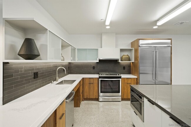 Building Photo - 321 Tenth Ave