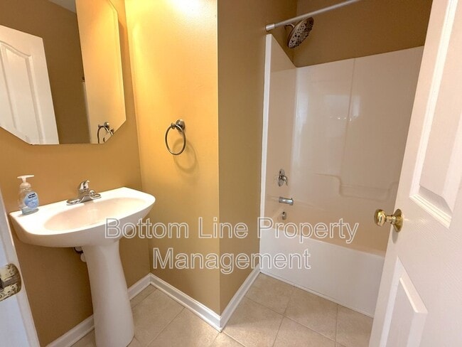 Building Photo - 12430 McAllister Park Dr