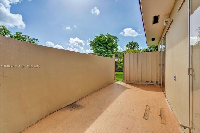 Building Photo - 8825-8885 SW 85th Ave