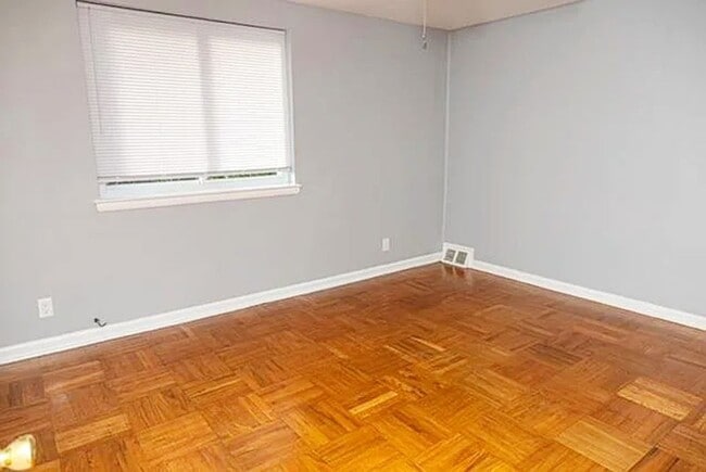 Building Photo - Stunning 3-Bedroom Townhome with One-Car Garage! Available NOW!