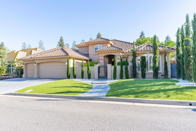 Building Photo - 1103 E Newhall Dr