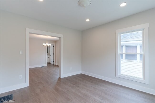 Building Photo - 1464 E 123rd St