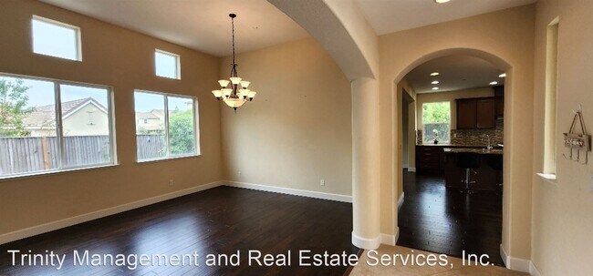 Building Photo - 4 br, 3.5 bath House - 235 Sorrento Lane