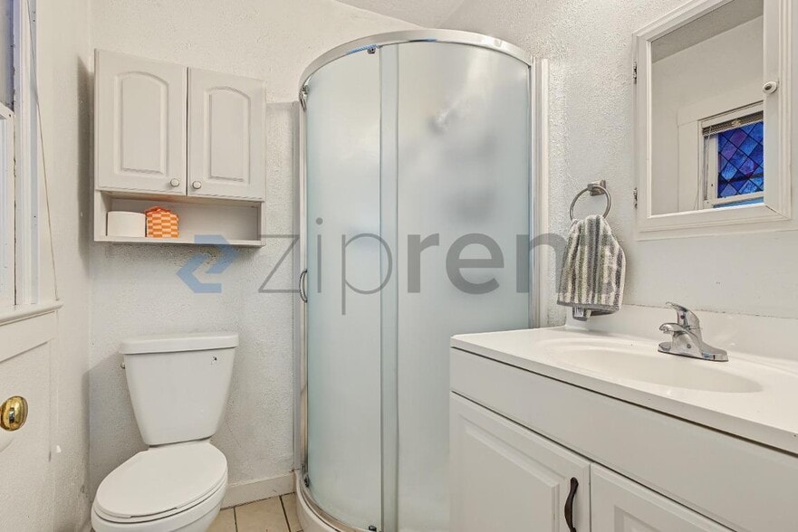 Building Photo - Unit A
