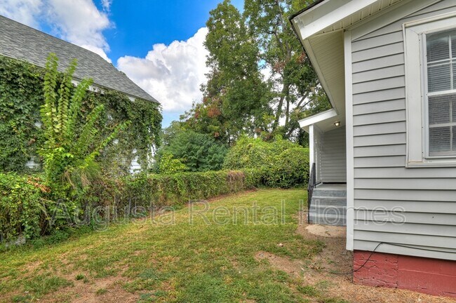 Building Photo - 515 3rd St
