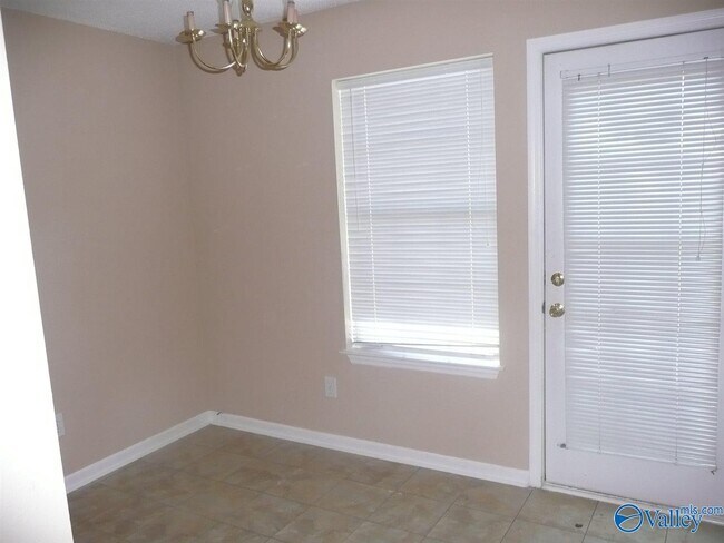 Building Photo - 115 N W Sugar Bluff Ln