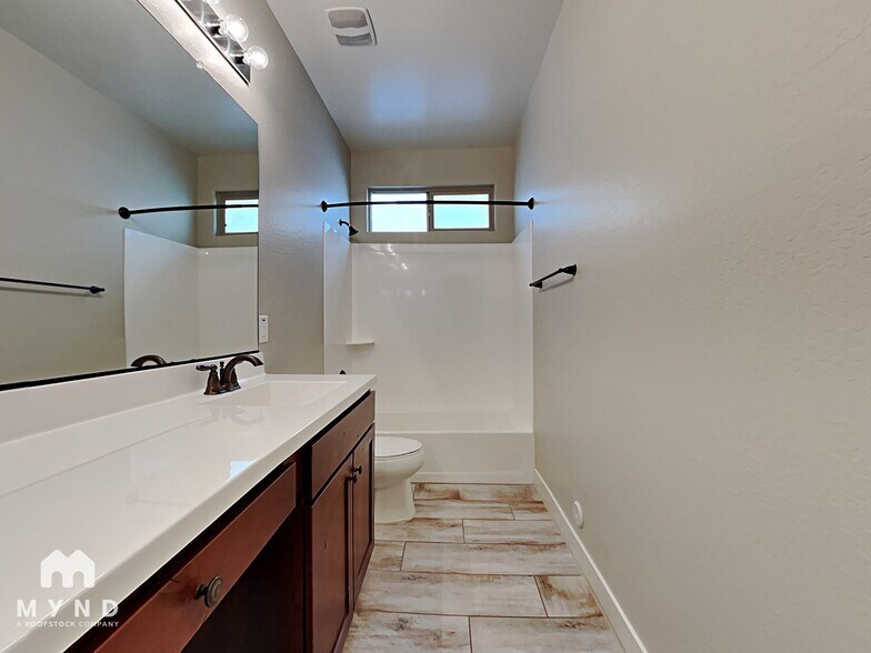 Building Photo - 2639 N Walker Way