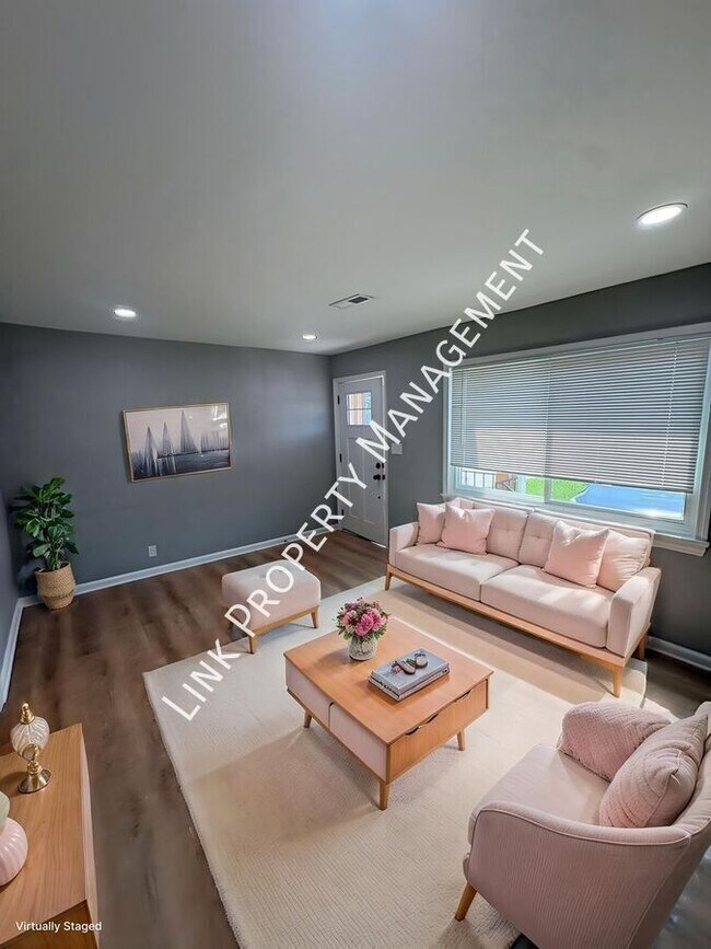 Building Photo - 123 Sequoia Dr