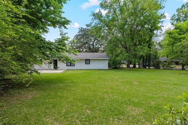 Building Photo - 1301 Beaumont Dr