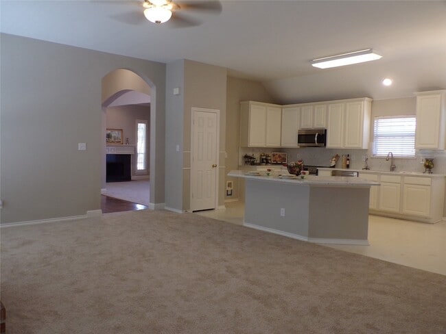 Building Photo - 4804 Holly Berry Dr