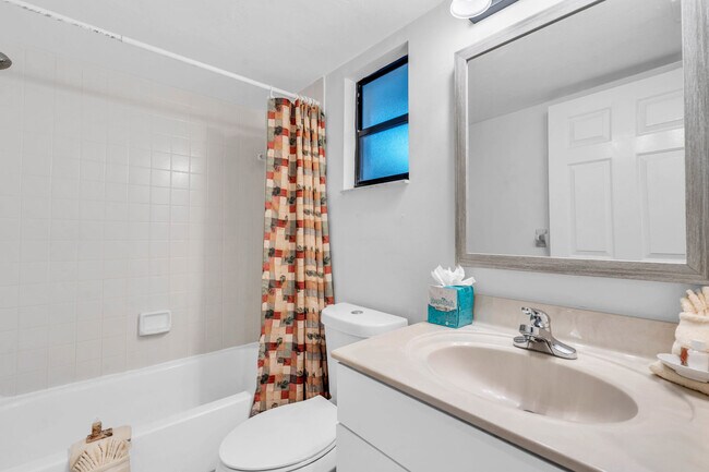 Building Photo - 600 Neapolitan Way