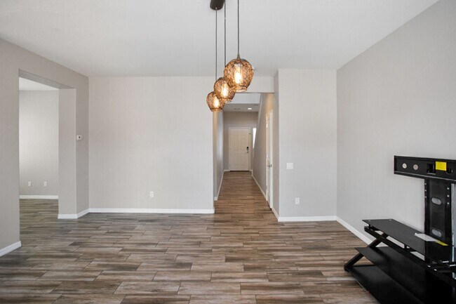 Building Photo - 3 Bed, Den and Loft West Las Vegas Beauty