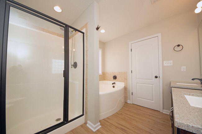 Building Photo - 300 Cadenza Ln