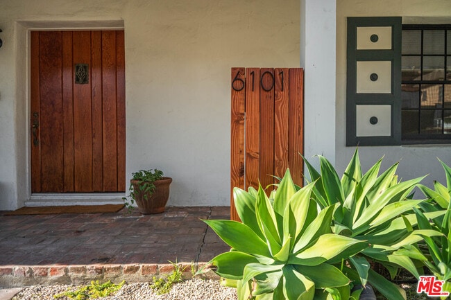 Building Photo - 6101 S Mansfield Ave