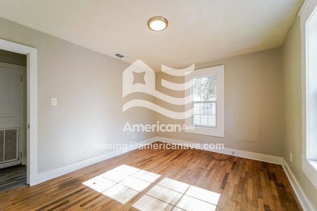 Building Photo - 522 Woodbury Rd