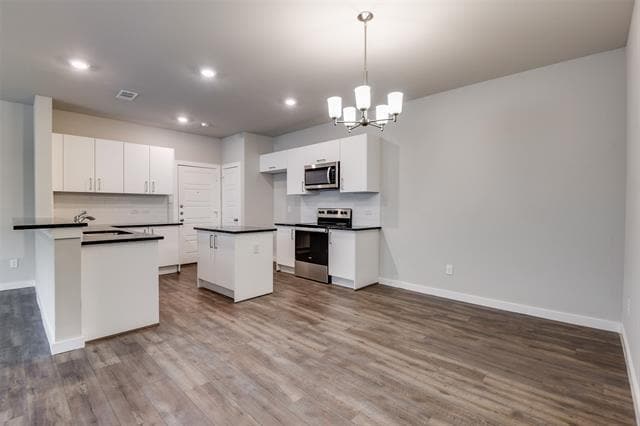 Building Photo - 609 Blackland dr