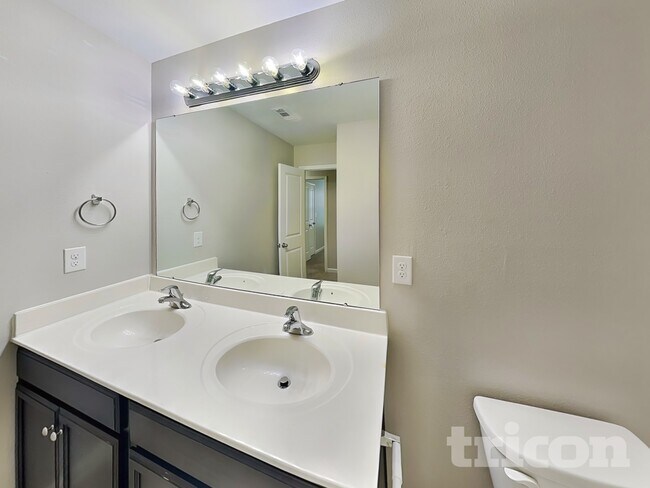 Building Photo - 2640 Cider Ridge Rd