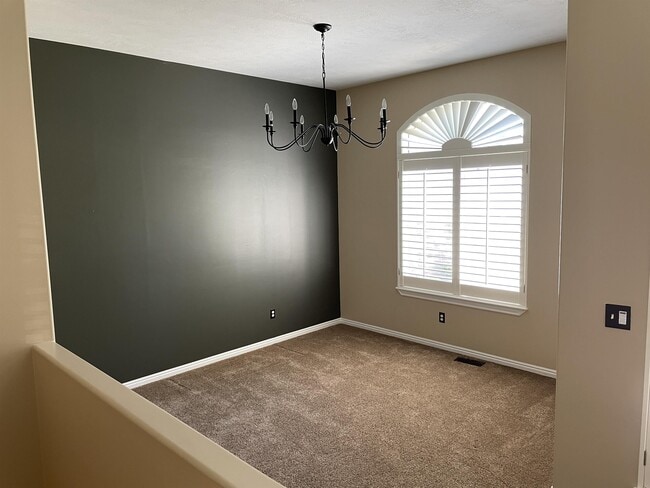 Building Photo - 561 Rocky Knoll Ln