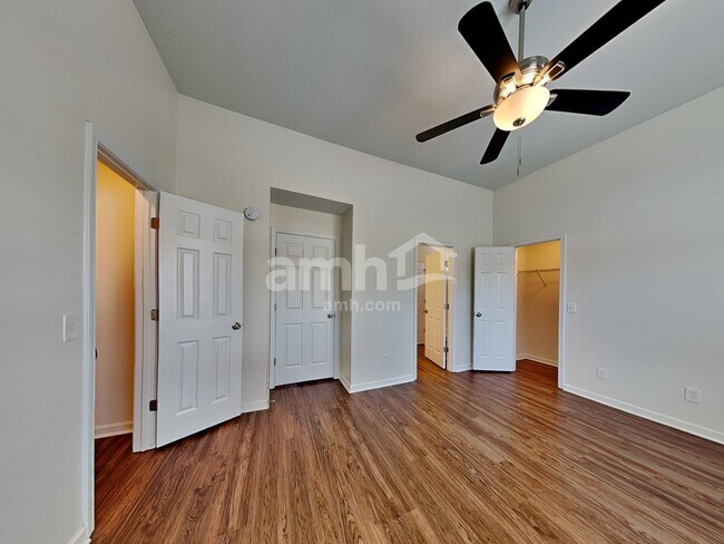 Building Photo - 2114 Debbie Ln