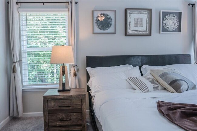 Building Photo - 454 Burgundy Terrace SE