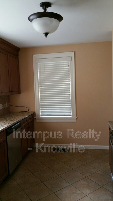 Building Photo - 2103 Fairmont Blvd