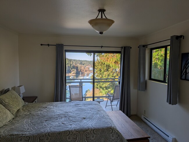 Building Photo - Wonderful Fully Furnished In Town Rental with Amazing View of the Harbor!