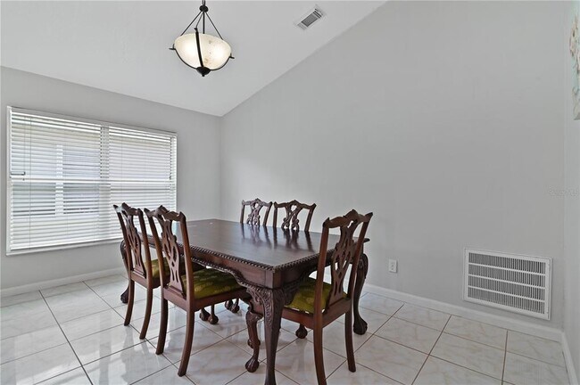 Building Photo - 1714 Snaresbrook Way