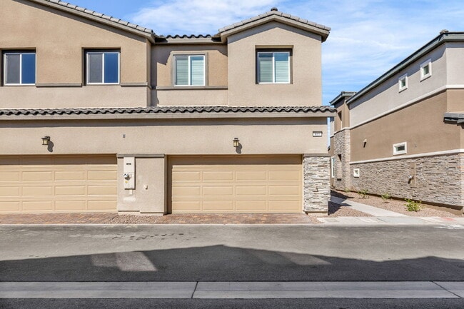 Building Photo - BRAND NEW - NEVER LIVED IN 3 BR/2.5 BA Townhouse across the street from Henderson Hospital and Me...
